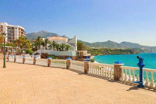 Capistrano Village B, 1 Bedroom + Free Wi-Fi Nerja Exterior photo